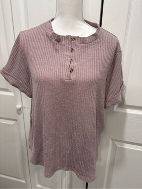 Ribbed Henley Short Sleeve Top in Mauve
